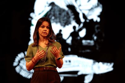 Belém (PA), 07/06/2025 - Mariana Plum, especialista em Defesa e Clima, e pensadora da segurança nacional, se apresenta no TEDx Amazônia, no Theatro da Paz, centro da cidade. Foto: Tânia Rêgo/Agência Brasil