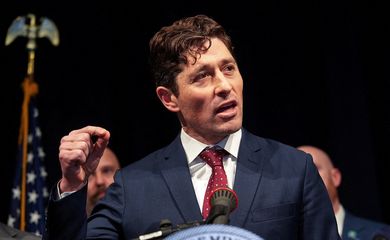 FILE PHOTO: Minneapolis Mayor Jacob Frey speaks at a press conference, after an U.S. Immigration and Customs Enforcement (ICE) agent fatally shot Renee Nicole Good, in Minneapolis, Minnesota, U.S., January 12, 2026.   REUTERS/Tim Evans/File Photo
