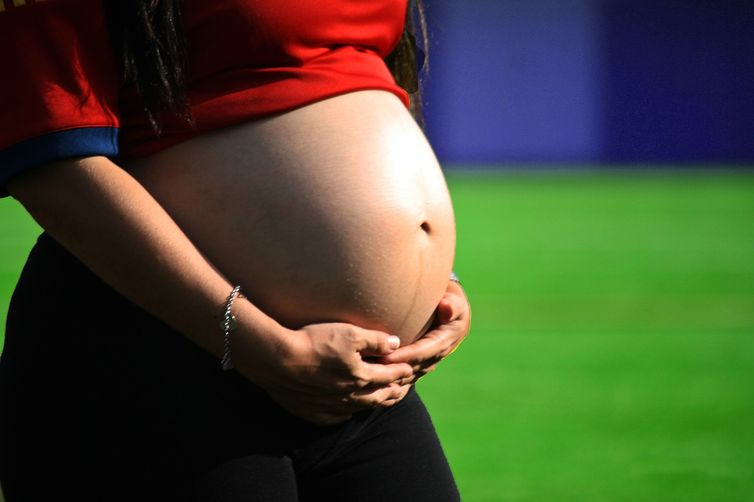Governo lança campanha de prevenção da gravidez na adolescência | EBC Rádios