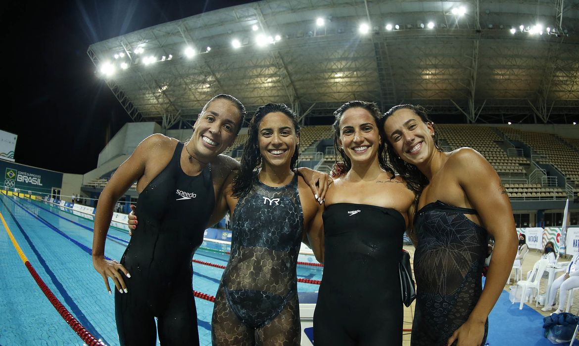 revezamento feminino 4 x 200m livre classificado para Tóquo 2020 - natação brasleira