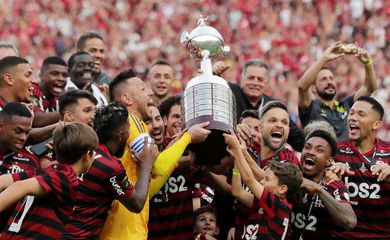Soccer Football - Copa Libertadores - Final - Flamengo v River Plate - Monumental Stadium, Lima, Peru - November 23, 2019  Flamengo's Diego Alves and Diego lift the trophy with team mates as they celebrate after winning the final  REUTERS