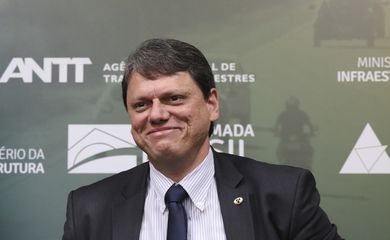 O ministro da Infraestrutura, Tarcísio de Freitas, participa de leilão de concessão da rodovia BR-364/365, que liga o Estado de Minas Gerais e o Estado de Goiás, na B3, em São Paulo.