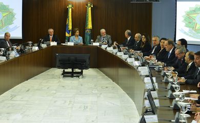 Brasília - A presidenta Dilma Rousseff promove a primeira reunião ministerial com os 31 ministros (Valter Campanato/Agência Brasil)