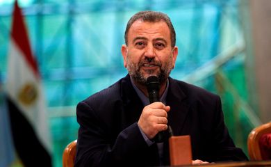 O chefe da delegação do Hamas, Saleh al-Arouri, fala durante uma cerimônia de assinatura da reconciliação no Cairo, Egito, em 12 de outubro de 2017. REUTERS/Amr Abdal lah Dalsh/File Photo