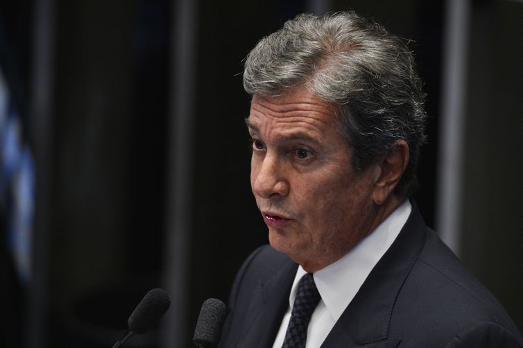 Fabio Rodrigues Pozzebom/Agência Brasil Brasília - O senador Fernando Collor de Mello, fala durante o quinto dia de julgamento final do processo de impeachment da presidenta afastada, Dilma Rousseff, no Senado (Fabio Rodrigues Pozzebom/Agência Brasil)