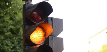 Semáforo amarelo
