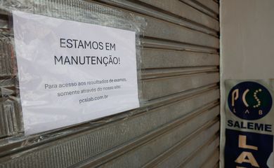 Nova Iguaçu (RJ) 12/10/2024 - A sede do PCS Lab Saleme, laboratório de análises clínicas interditado pela Anvisa para investigação da infecção de pacientes transplantados pelo vírus HIV, a partir de exames falso-negativos de doadores. Foto: Fernando Frazão/Agência Brasil