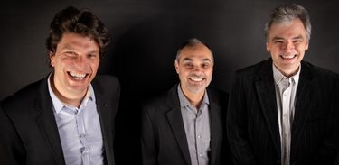 Trio Corrente - Edu Ribeiro, baterista, Fábio Torres, pianista e Paulo Paulelli, contrabaixista