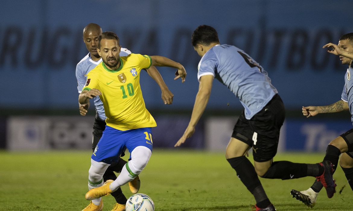 Uruguai x Brasil no Estádio Centenário em Montevidéu pela quarta rodada das Eliminatórias da Copa do Mundo de 2022. Everton Ribeiro