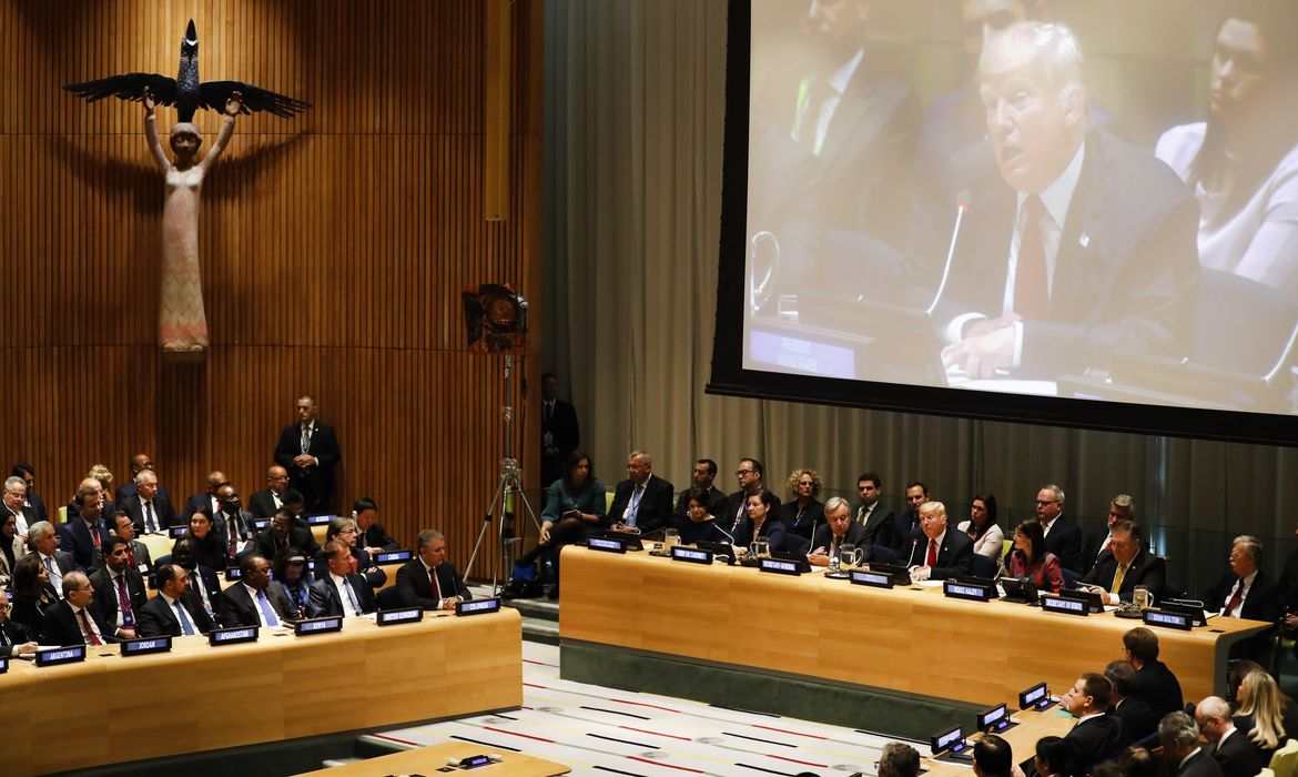 Donald Trump preside reunião sobre combate às drogas que ocorre paralelamente à Assembleia Geral da ONU, em Nova York