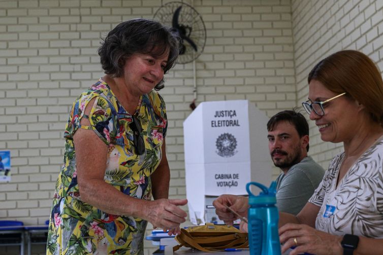 Brasília (DF) 01/10/2023 - Maridel Noronha,  fala com a Agência Brasil durante votção para escolher os novos mebros do Conselho Tutelar.
Foto: José Cruz/Agência Brasil