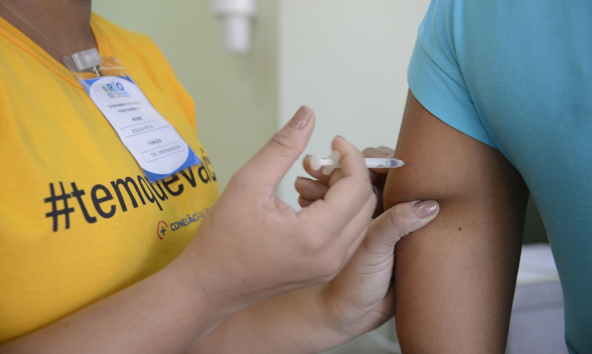 Rio de Janeiro - Secretaria de Saúde abre posto de vacinação contra a febre amarela, no centro do Rio (Tomaz Silva/Agência Brasil)