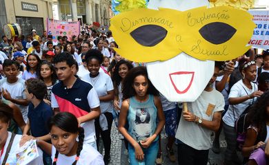 São Paulo - Bloco promove grito contra a exploração sexual de Crianças e Adolescentes no Carnaval 2017, na Praça do Patriarca, região central da cidade (Rovena Rosa/Agência Brasil)