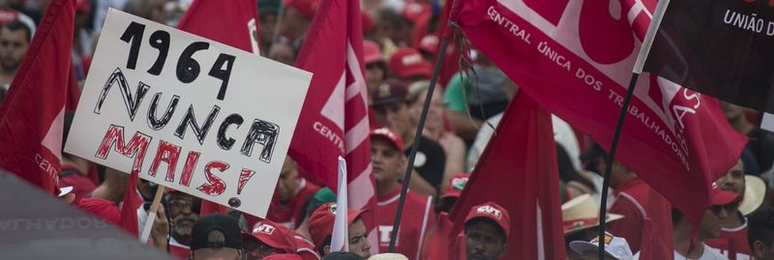 Centrais Sindicais, Movimentos Sociais e diversas entidades realizam manifestação em defesa da Petrobras em São Paulo 