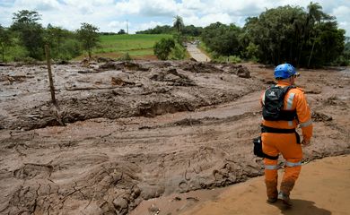 A rescue worker is seen after a dam, owned by Brazilian miner Vale SA, burst in Brumadinho, Brazil January 26, 2019. REUTERS/Washington Alves