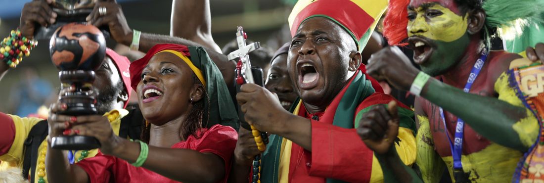 Torcedores de Gana durante partida contra os Estados Unidos na Arena das Dunas, em Natal