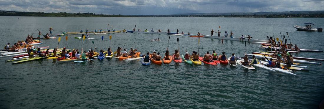 Ato em defesa do Lago Paranoá tem abraço coletivo