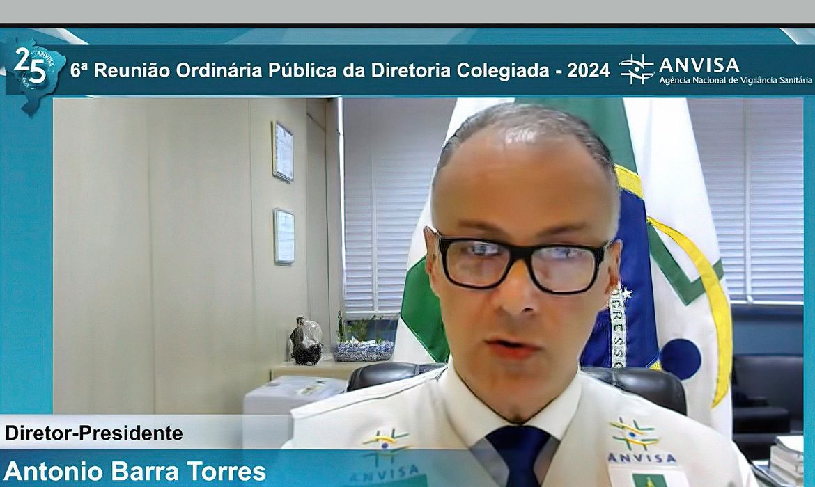 Presidente da ANVISA, Antonio Barra Torres, fala sobre cigarros eletrônicos na 6ª Reunião Ordinária Pública da Dicol 2024. Frame: Youtube/ANVISA