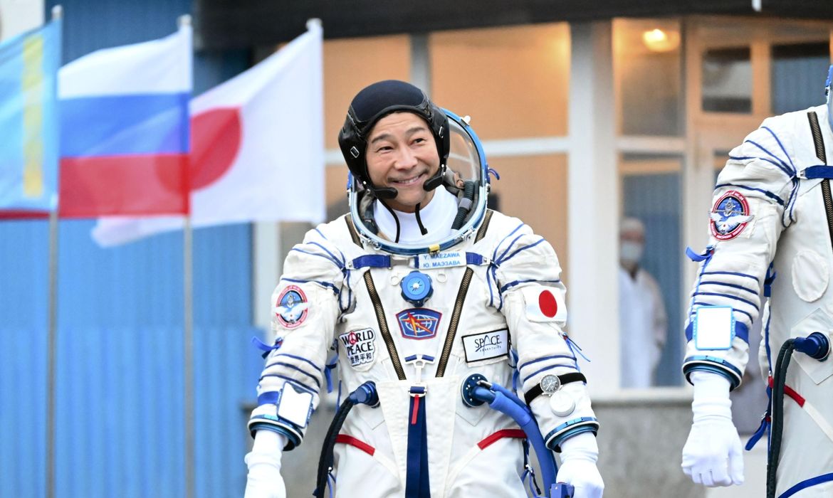Space flight by Japanese entrepreneur Maezawa