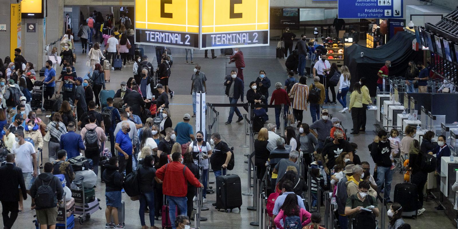 Anvisa: uso de máscaras continua obrigatório em aeroportos e aeronaves |  Agência Brasil