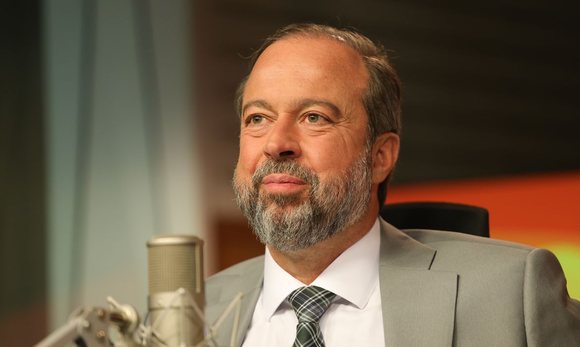 Brasília (DF) 14/10/2025 - O ministro de Minas e Energia, Alexandre Silveira, dá entrevista ao programa Bom Dia, Ministro  Foto: Fabio Rodrigues-Pozzebom/ Agência Brasil