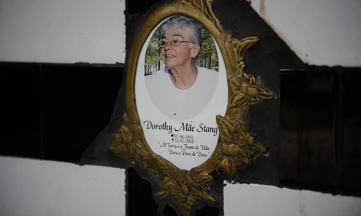 Completam dez anos do assassinato da missionária norte-americana Dorothy Stang. Na foto, o túmulo de Dorothy Stang, em Anapu (Tomaz Silva/Agência Brasil)