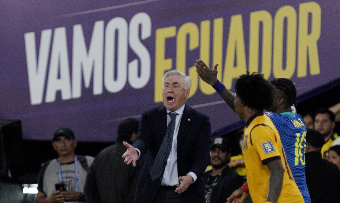 Soccer Football - World Cup - South American Qualifiers - Ecuador v Brazil - Estadio Monumental Banco Pichincha, Guayaquil, Ecuador - June 5, 2025 Brazil coach Carlo Ancelotti reacts REUTERS/Santiago Arcos