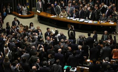 Brasília - Plenário da Câmara discute e vota novo requerimento de urgência para reforma trabalhista (Fabio Rodrigues Pozzebom/Agência Brasil)