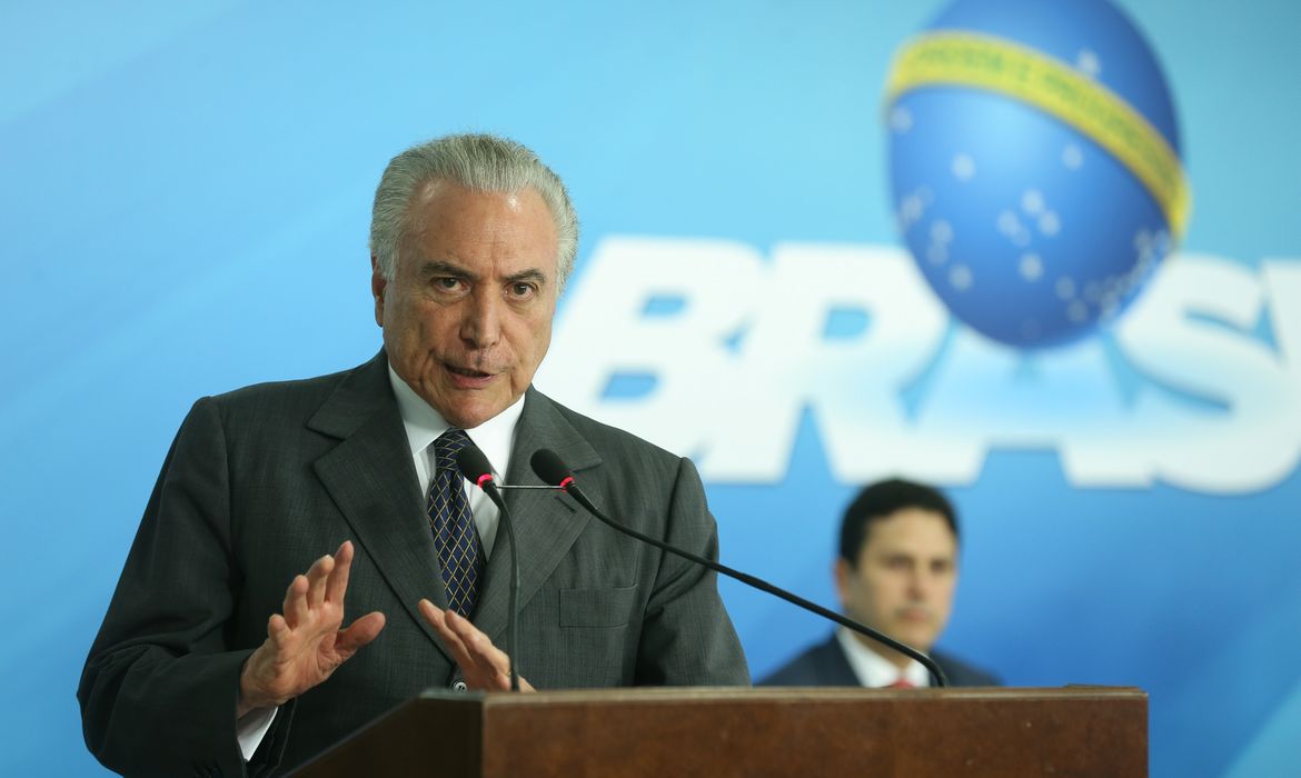 Brasília - Presidente Michel Temer lança o Programa de Renovação da Frota de Ônibus, o Refrota 17, em cerimônia no Palácio do Planalto (Valter Campanato/Agência Brasil)