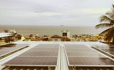 Comunidade do Rio investe em energia solar