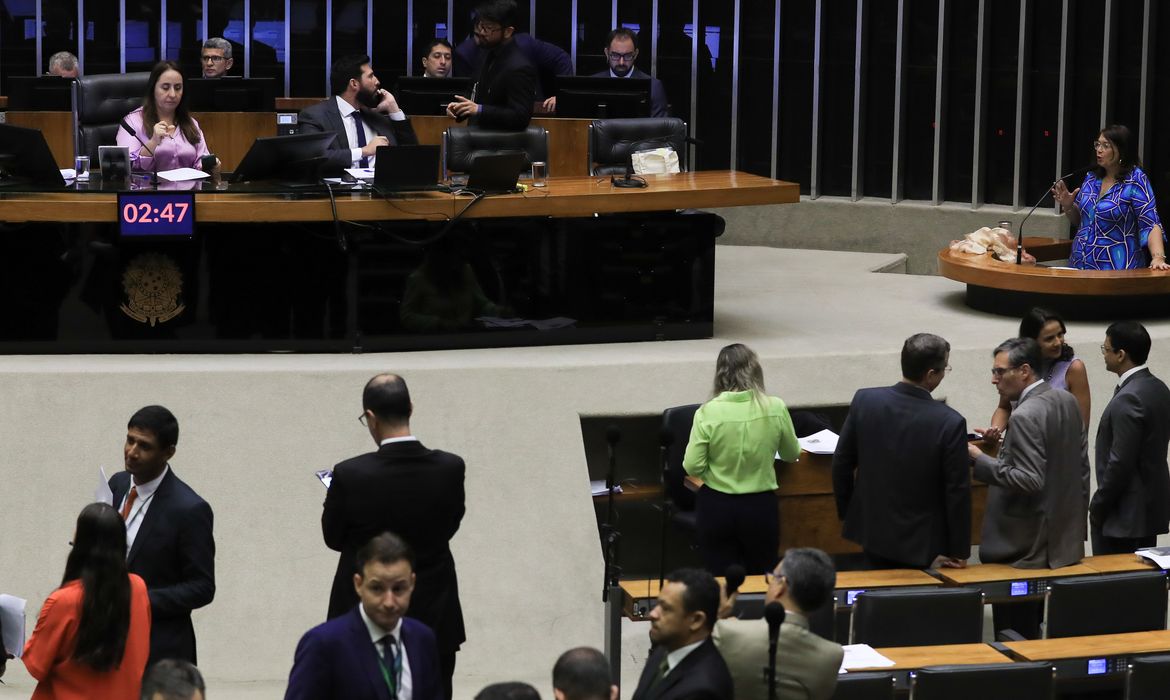 Câmara aprova projeto com novas regras para emendas parlamentares Câmara aprova projeto com novas regras para emendas parlamentares