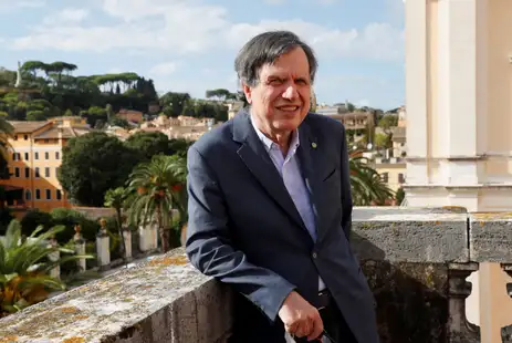 Reuters/Remo Casilli/direitos reservados Joint winner of the Nobel Prize in Physics Giorgio Parisi speaks to media in Rome