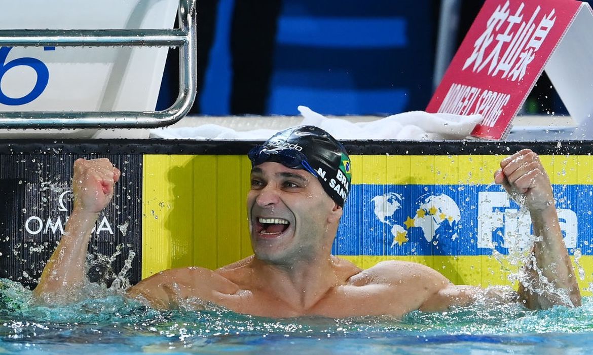 Nicholas Santos é ouro (tetracampeão) no Mundial de piscina curta - nado borboleta - em 14/12/2022