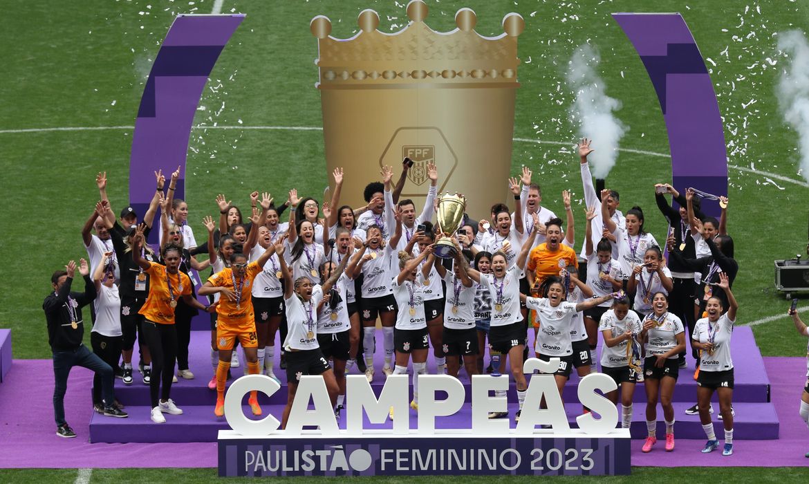 Corinthians é pentacampeão no Paulistão feminino ao vencer São Paulo por 4 a 1 no jogo da volta, em 26/11/2023