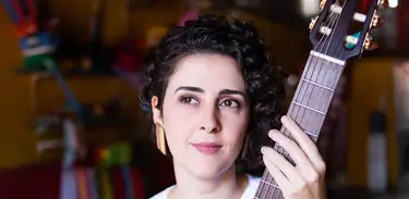 Gabi Buarque, cantora e compositora