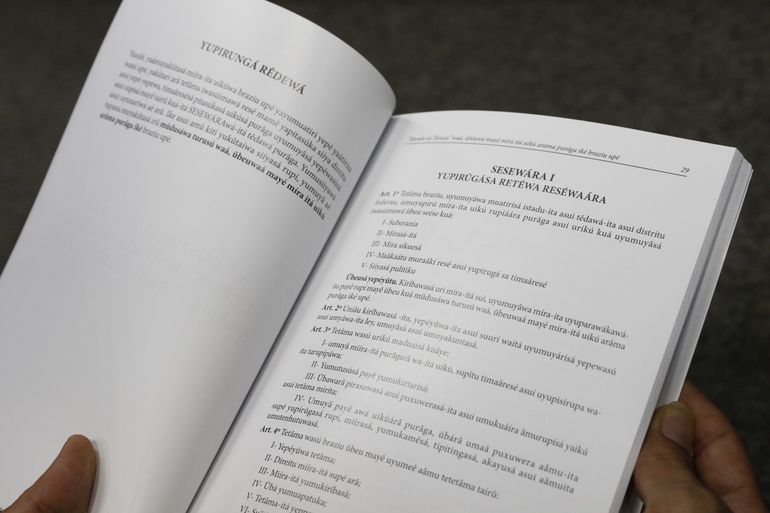 Rio de Janeiro (RJ), 25/08/2023 - A versão da Constituição Federal em nheengatu, língua indígena amazônica originária do tupi, entregue à Biblioteca Nacional. Foto: Fernando Frazão/Agência Brasil