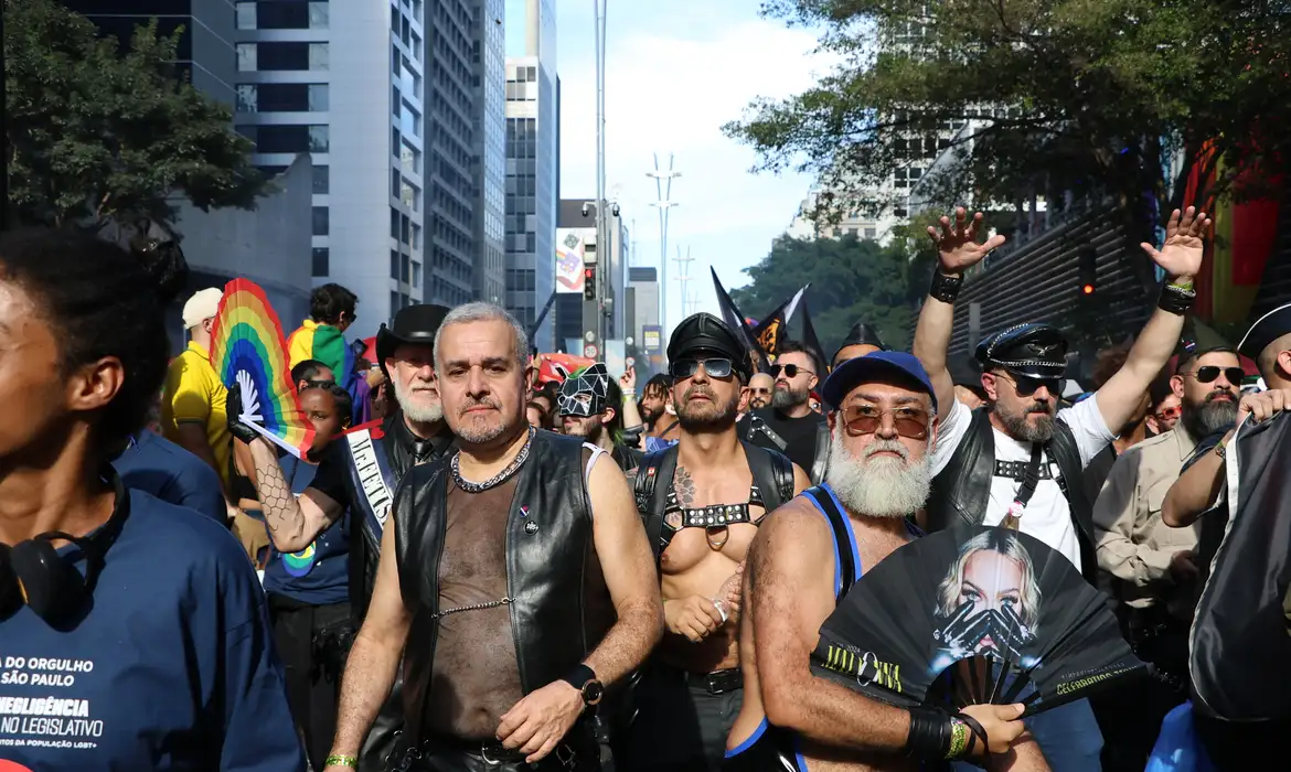 São Paulo (SP), 02/06/2024 - 28ª Parada do Orgulho LGBT+, com o tema Basta de Negligência e Retrocesso no Legislativo! Vote Consciente por Direitos da População LGBT+, na Avenida Paulista. Foto: Rovena Rosa/Agência Brasil