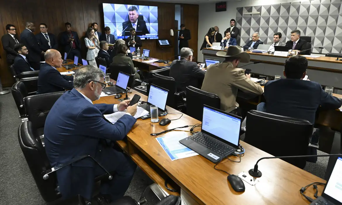 Carlos Moura/Agência Senado Brasília (DF), 23/02/2026 - Reunião da Comissão Parlamentar Mista de Inquérito do INSS - 2025 (CPMI - INSS) realiza oitiva de empresária ligada à Confederação Nacional de Agricultores Familiares e Empreendedores Familiares Rurais (Conafer), apontada como beneficiária de mais de R$ 100 milhões provenientes de descontos indevidos em benefícios previdenciários. Foto: Carlos Moura/Agência Senado