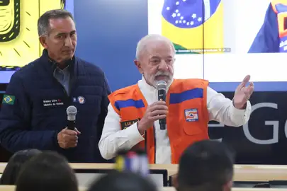 Brasília (DF), 14/06/2025 - O presidente Luiz Inácio Lula da Silva e o ministro da Integração e do Desenvolvimento Regional, Waldez Góes, durante ativação do novo sistema Defesa Civil Alerta na região Nordeste. Foto- Antônio Cruz/ Agência Brasil.