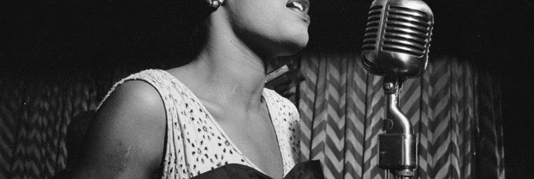 Billie Holiday, apresentando-se em fevereiro de 1947, Nova Iorque