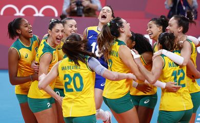 Jogadoras do Brasil durante vitória sobre a Coreia do Sul na semifinal do torneio de vôlei feminino da Tóquio 2020 - Olimpíada  - seleção feminina brasileira de vôlei