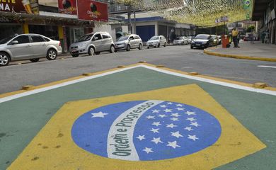 Decoração em Teresópolis, cidade que vai ser a base de seleção brasileira de futebol durante a Copa do Mundo Fifa 2014 (Fernando Frazão/Agência Brasil)