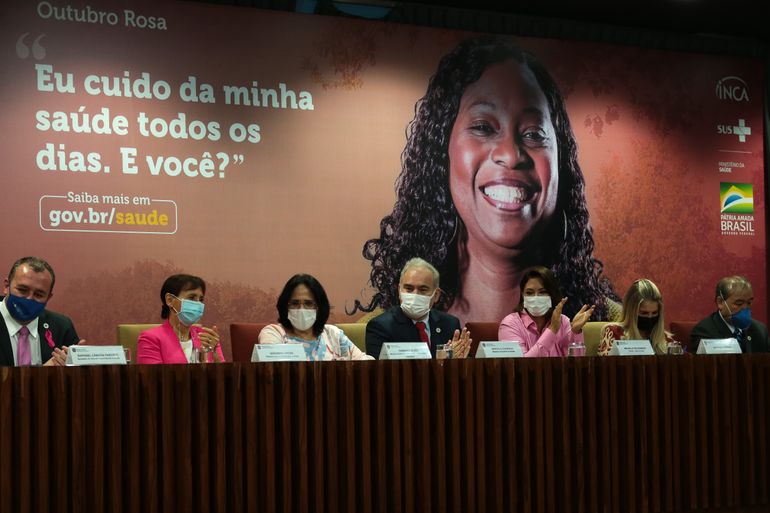 O ministro da Saúde, Marcelo Queiroga, apresenta à imprensa o balanço das ações do Ministério da Saúde na luta contra o câncer de mama durante o Outubro Rosa