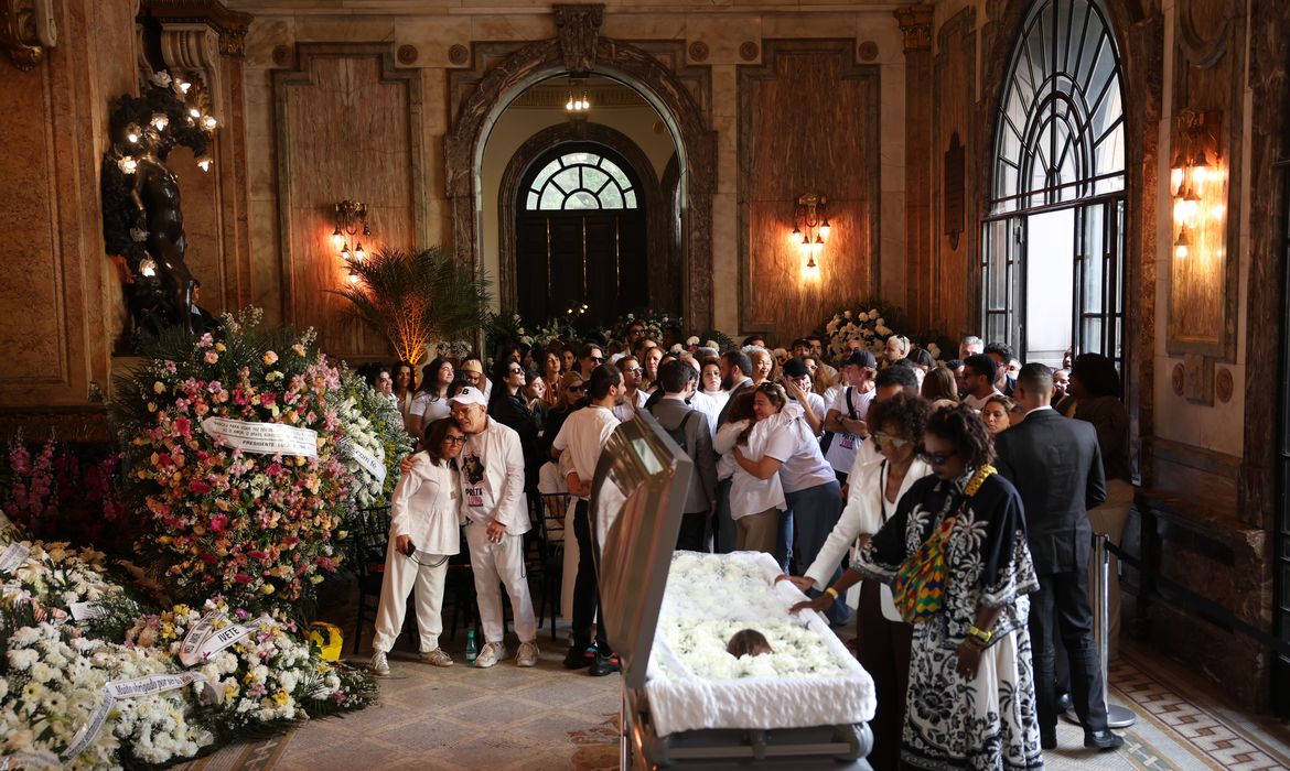 Rio de Janeiro (RJ), 25/07/2025 - Familiares, amigos e fãs dão último adeus à Preta Gil, durante velório no Theatro Municipal do Rio de Janeiro. Foto: Tomaz Silva/Agência Brasil