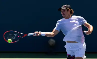 Aug 25, 2025; Flushing, NY, USA; Joao Fonseca of Brazil in action against Miomir Kecmanovic of Serbia in the first round of the men’s singles at the US Open at Billie Jean King National Tennis Centre. Mandatory Credit: Mike Frey-Imagn Images