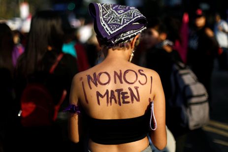 Protesto contra o feminicídio e violência contra mulheres.