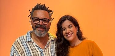 Marquinhos de Oswaldo Cruz, idealizador do Trem do Samba, e apresentadora Bia Aparecida