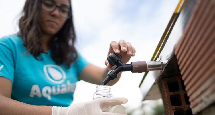 A ideia do projeto, chamado Aqualuz, surgiu quando Anna Luisa ainda cursava o ensino médio, e viu um cartaz do Prêmio Jovem Cientista do Conselho Nacional de Desenvolvimento Científico e Tecnológico (CNPq),