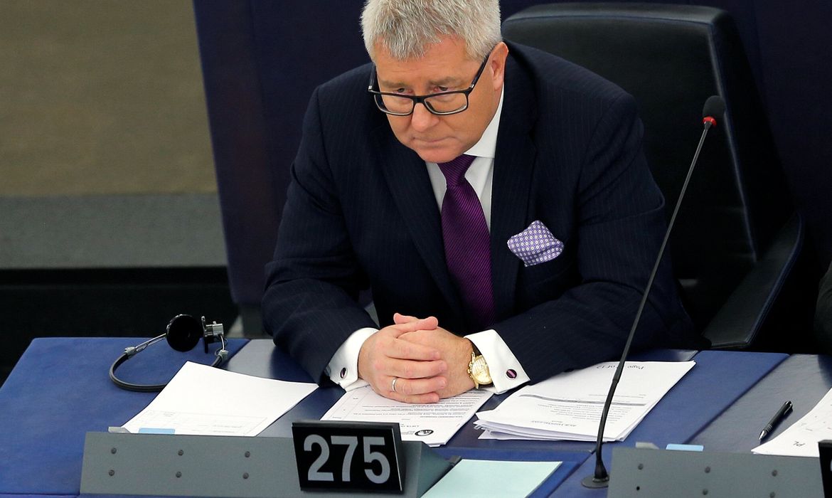 Ryszard Czarnecki não poderá mais exercer cargos de vice-presidente ou presidente do Parlamento Europeu 