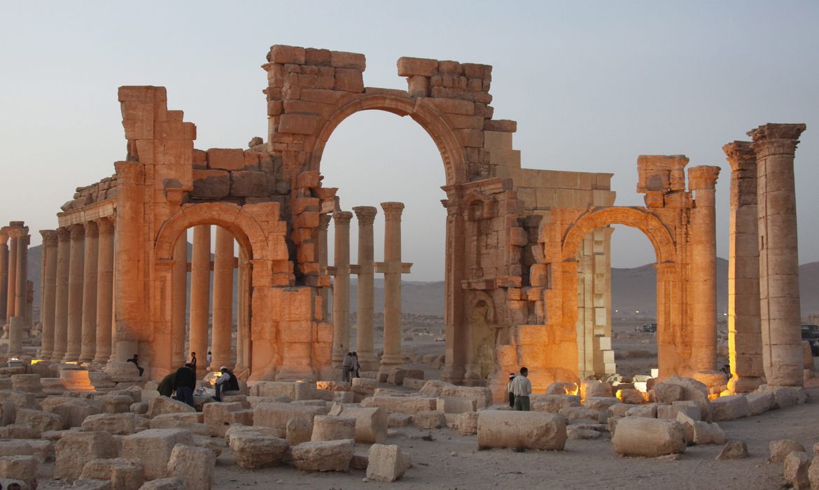 Imagem de arquivo mostra imagem ampla da antiga cidade de Palmira no centro da Síria